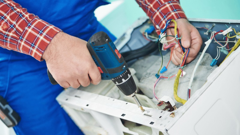 İstanbul Mitsubishi Mitsubishi çamaşır makinesi kart tamiri – Su almama arızası orijinal parça ile giderildi. - Teknik servis örneği